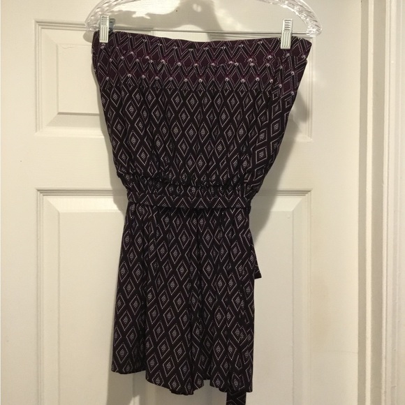 White House Black Market Halter Short Out Fit Sz M - Picture 2 of 3